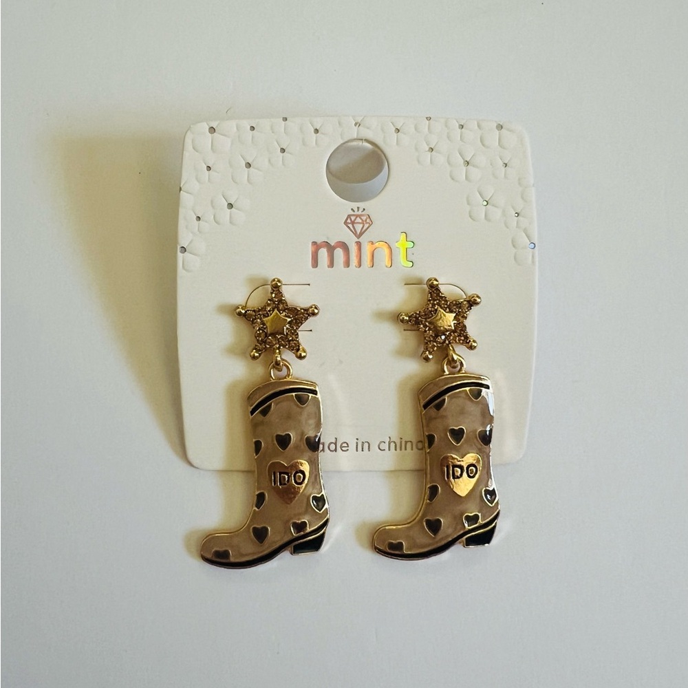 NEW Mint Tan & Gold Tone “I Do” Cowboy Boot Earrings✨